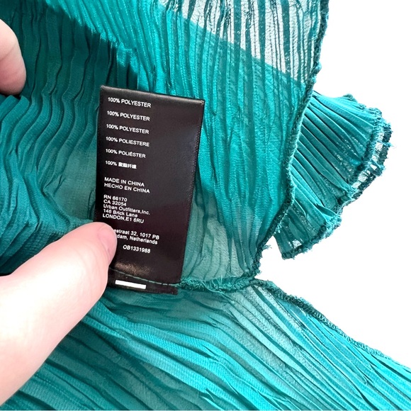 Urban Outfitters Textured Plisse Blouse Sz S NWT Green Light Split Hem 0161 - Picture 5 of 8